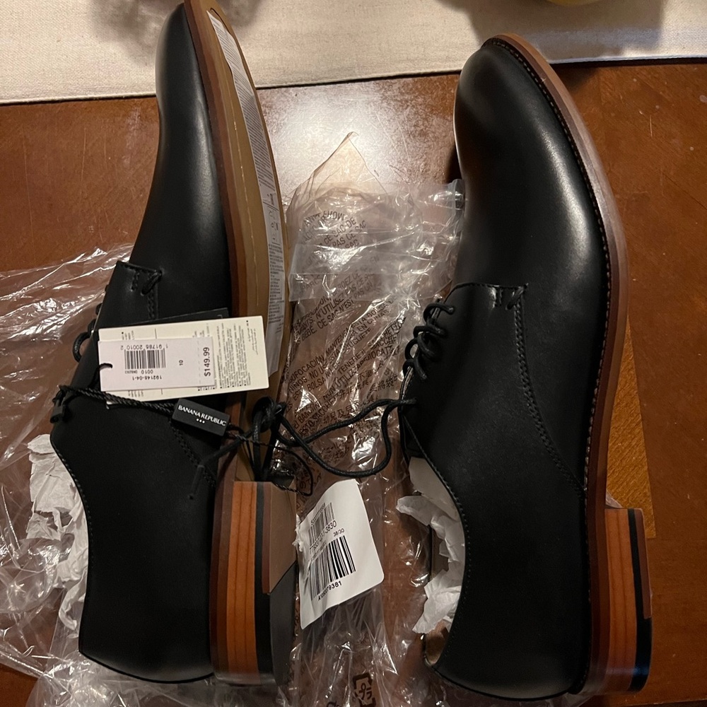 NWT Banana Republic Genuine Leather Dress Shoe